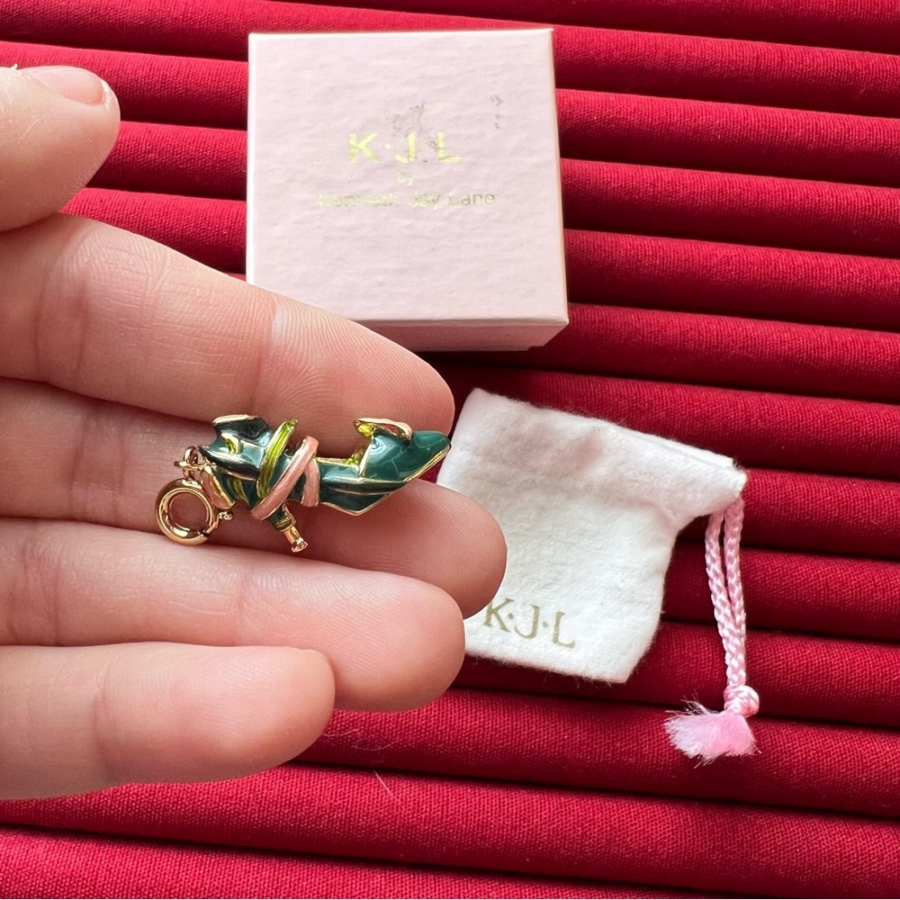 Kenneth Jay Lane Green Enamel High Heel Shoe Charm with Gold Accents - Picture 7 of 7